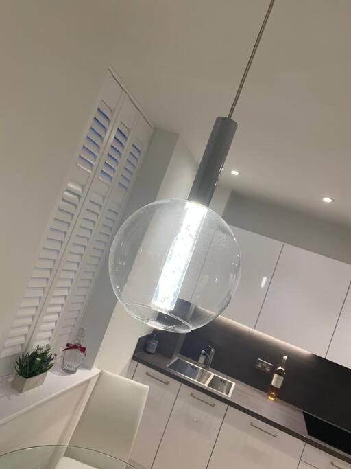 Unrivalled Location - Five Star - Worcester Apartment Bagian luar foto
