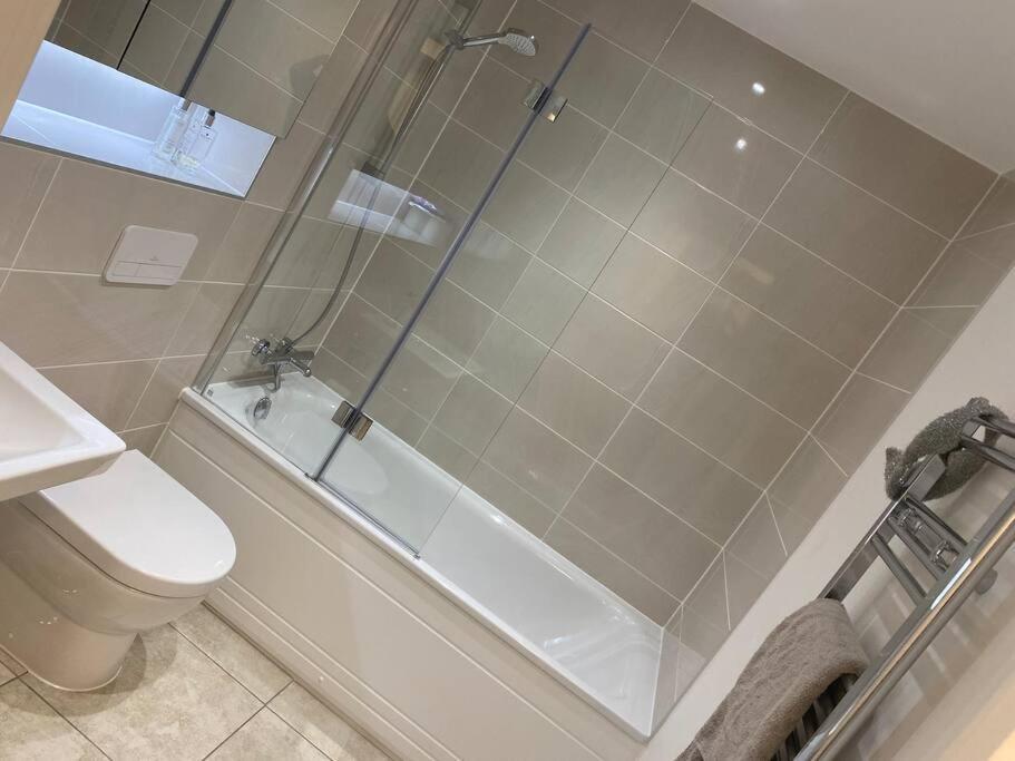 Unrivalled Location - Five Star - Worcester Apartment Bagian luar foto