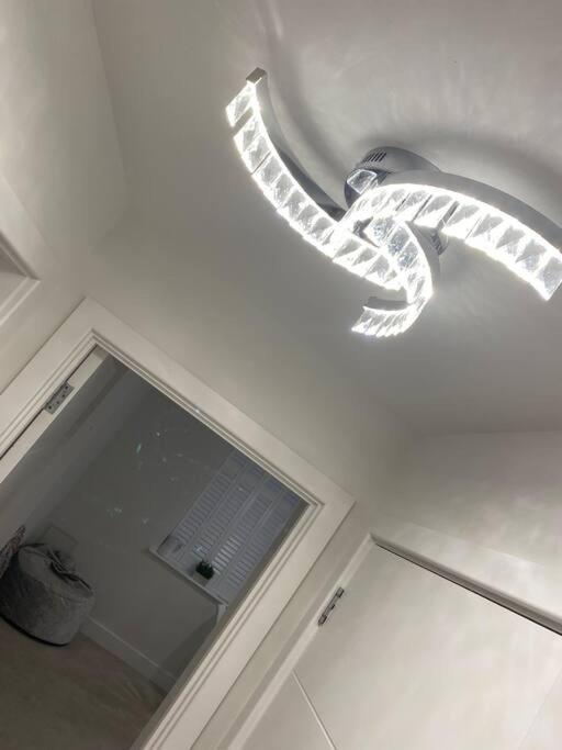 Unrivalled Location - Five Star - Worcester Apartment Bagian luar foto