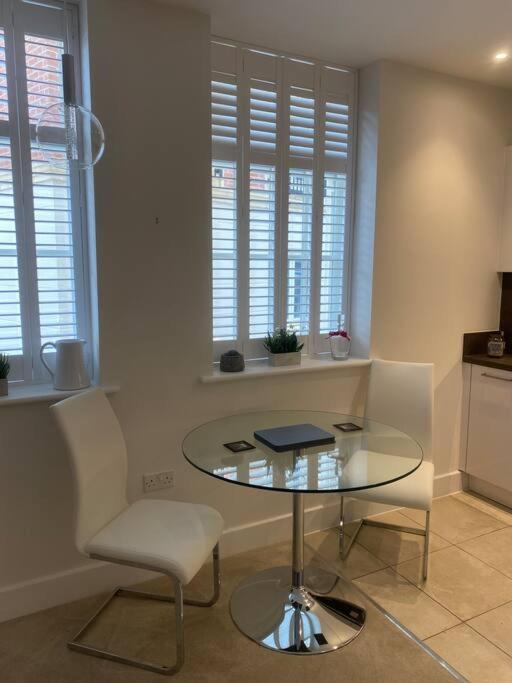 Unrivalled Location - Five Star - Worcester Apartment Bagian luar foto