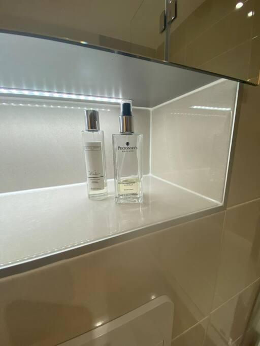 Unrivalled Location - Five Star - Worcester Apartment Bagian luar foto
